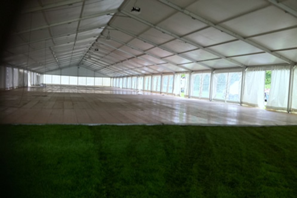 Montage Plancher pour Tente Silhouette, Château de Pennautier